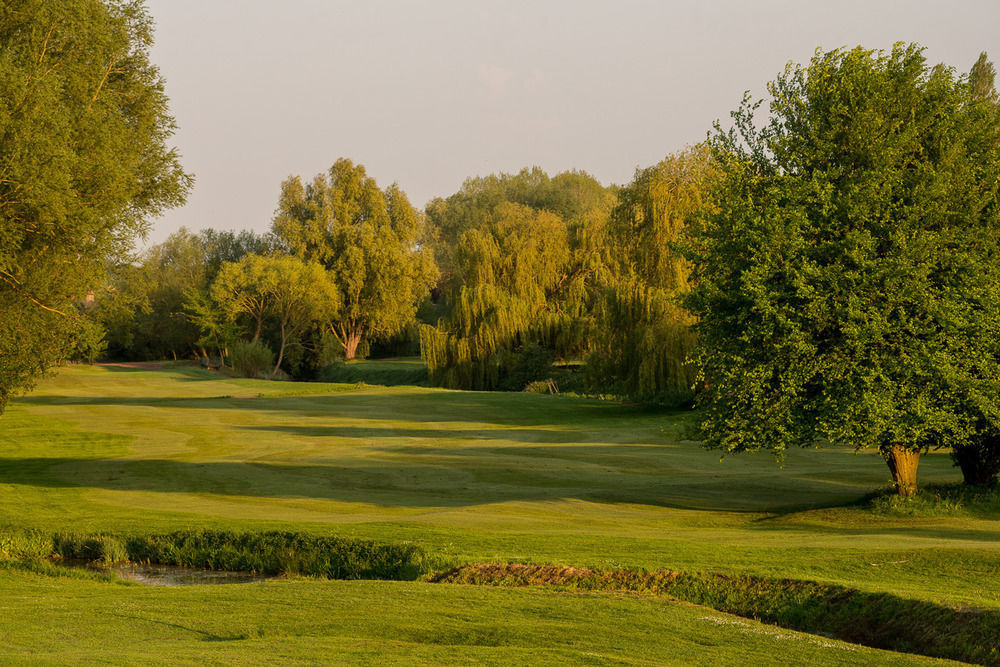 All Saints Resort Bury St. Edmunds Buitenkant foto